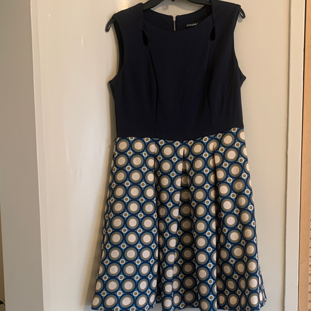Roz & Ali Navy Bodice with Blue and Cream Geometric Midi Dress